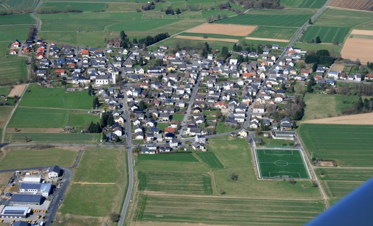 01_2560px-Oberweyer_Luft_sued